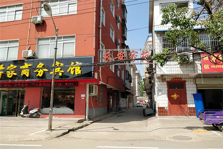顶帐房！盛华国际1室1厅1卫27万50m2带附房出售
